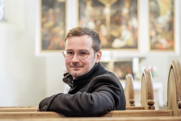 Mit sächsischem Blick in Bayern: Albrecht Meinel ist Vikar in Markranstädt und absolviert seine theoretische Ausbildung in Bayern. Dort soll er Erfahrungen für die künftige Kooperation der beiden Landeskirchen sammeln. © Uwe Winkler