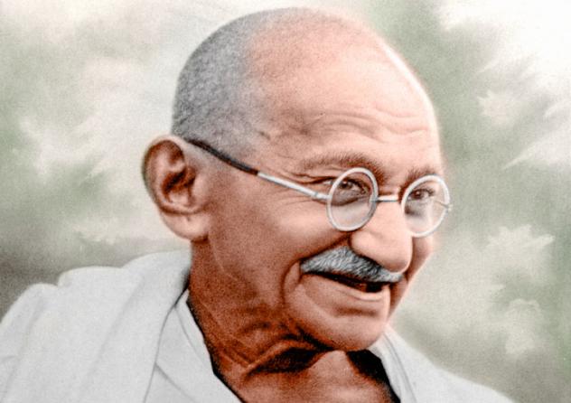 Mahatma Gandhi (1869–1948) war der geistige wie politische Führer der indischen Unabhängigkeitsbewegung, die 1947 mit seinem Konzept des gewaltfreien Widerstands das Ende der britischen Kolonialherrschaft über Indien erreichte. © akg-images/GandhiServe India