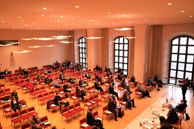Die Landessynode tagte unter Pandemiebedingungen im Haus der Kirche in Dresden. Foto: EVLKS Landessynode, Haus der Kirche, Dresden, Corona