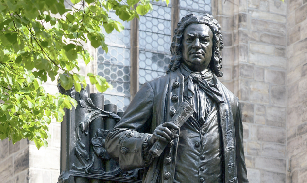 Das Bachdenkmal vor der Leipziger Thomaskirche 