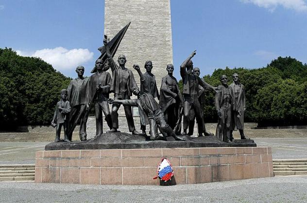 Denkmal von Fritz Cremer Buchenwald Gedenkstätte