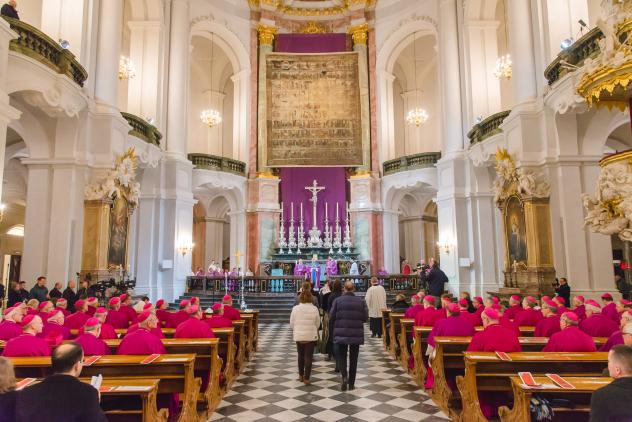 Hofkirche Dresden zum Start der Deutschen Bischofskonferenz 