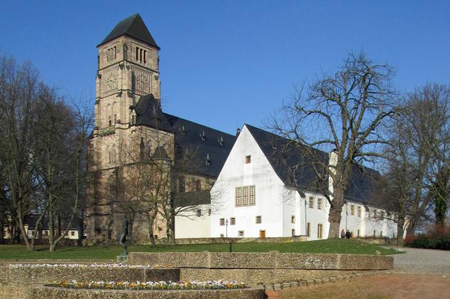 Die ehemalige Klosteranlage St. Marien mit Schloßkirche und Schloßbergmuseum – die Schloßkirche beteiligt sich mit der Türmerwohnung am Festival