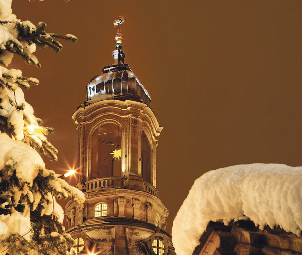 Zeichen: Die Kirche hält das Licht der Erlösung gegenwärtig