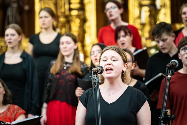 Schülerin Arndis Groß ist im gemischten Chor ein Sopran. Schülerin Arndis Groß ist im gemischten Chor ein Sopran.