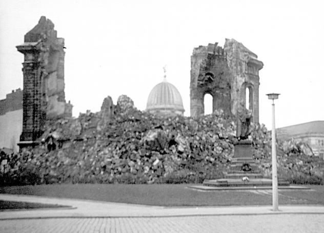 Ruine der Frauenkirche (Foto von 1970)