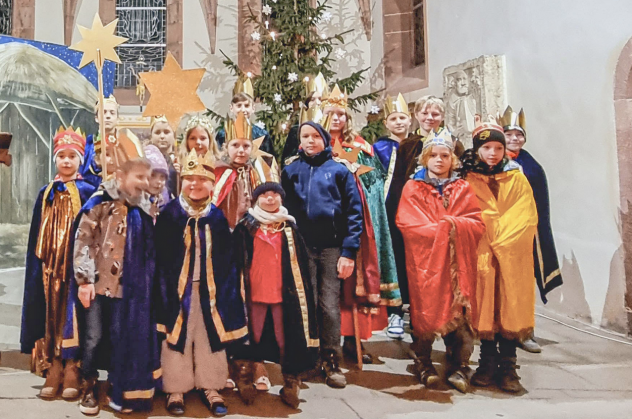 Sternsinger bringen den Weihnachtssegen in viele Häuser und sammeln Spenden. © Andreas Schulz (Archivbild) Sternsinger bringen den Weihnachtssegen in viele Häuser und sammeln Spenden. © Andreas Schulz (Archivbild)