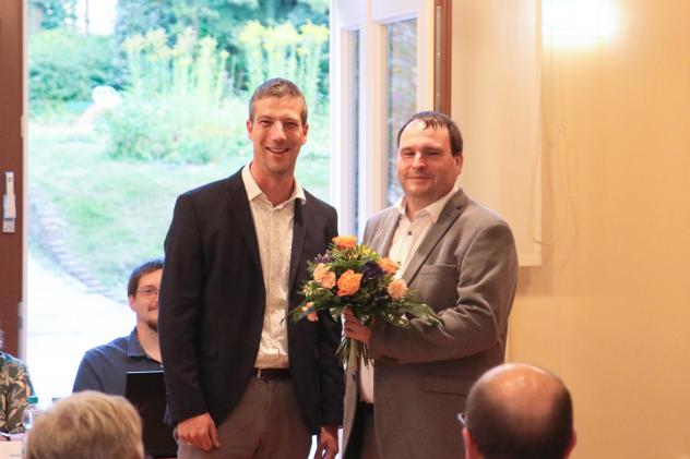 Synodenvorstand Sascha Theile (li.) mit Pfarrer Markus Pührer.