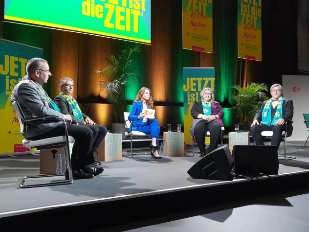   Podium »Welchen Frieden wollen wir? Grenzverschiebungen in der Friedensethik«, mit Dr. Thomas de Maizière, Präsident 38. Deutscher Ev. Kirchentag (DEKT), Carsten Breuer, Generalinspekteur der Bundeswehr, Sven Giegold, Staatssekretär im Bundeswirtschaftsministerium, Friedrich Kramer, Friedensbeauftragter Ev. Kirche in Deutschland (EKD), Prof. Dr. Heike Springhart, Landesbischöfin, es moderiert Mirjam Meinhardt, Fernsehmoderatorin ZDF (mitte) © Stefan Seidel