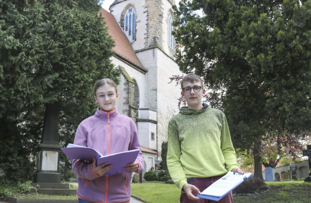 Luisa und Hannes haben als Jugendkirchenführer bei der Kamenzer Kulturnacht mitgemacht und Besucher durch ihre St. Marienkirche geführt. © Irmela Hennig