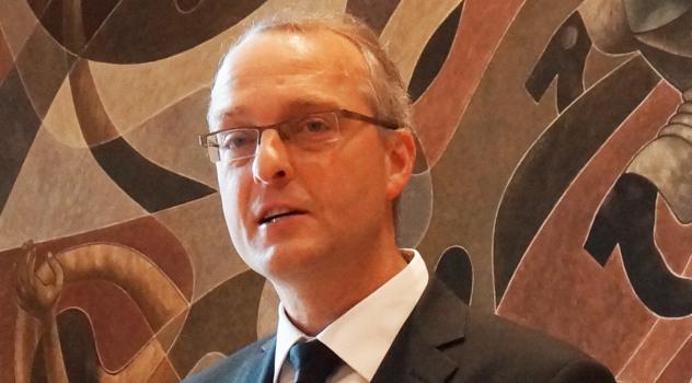 Landesbischof Carsten Rentzing vor der Landessynode