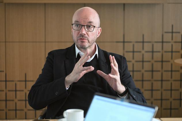 Landesbischof Tobias Bilz beim Interview mit dem SONNTAG. Landesbischof Tobias Bilz beim Interview mit dem SONNTAG.