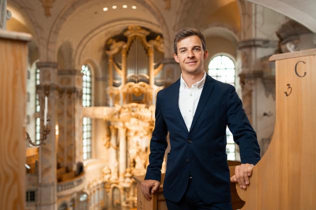 Niklas Jahn ist am Sonntag in einem feierlichen Gottesdienst in sein Amt als neuer Organist der Frauenkirche eingeführt worden