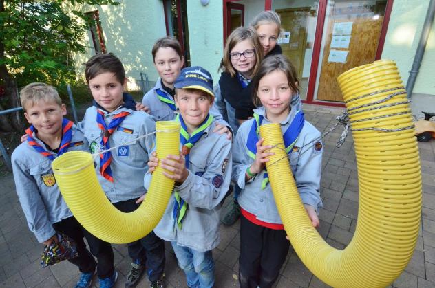 Keine Uniform, sondern eine »Kluft« tragen die Jungen und Mädchen: Die Gäste von drei Pfadfinderstämmen feierten am Wochenende in Machern das Zehnjährige des gastgebenden Stammes. Foto: Roger Dietze Pfadfinder, Machern, Jubiläum
