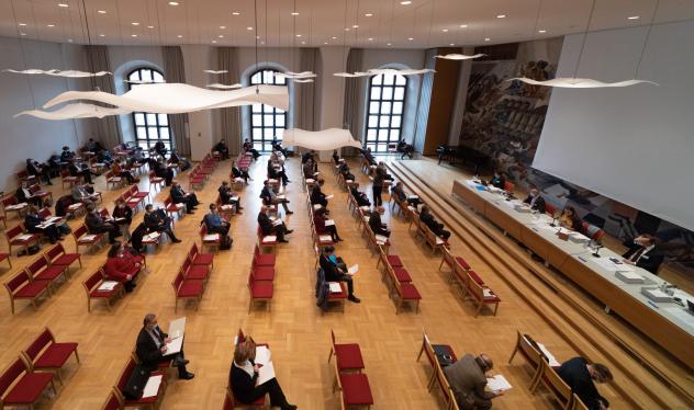 Synodentagung unter Pandemiebedingungen im April im Haus der Kirche in Dresden. Foto: EVLKS