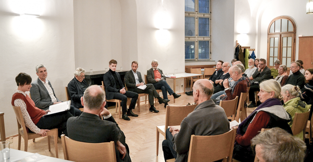 Podium mit Dr. Julia Gerlach, Michael Zimmermann, Gerhart Baum, Jan Frederek Lindenberg, Dr. Nikolaos Gazeas und Harald Bretschneider (v. l.) © Richter