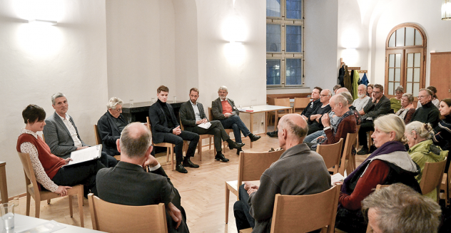 Podium mit Dr. Julia Gerlach, Michael Zimmer- mann, Gerhart Baum, Jan Frederek Lindenberg, Dr. Nikolaos Gazeas und Harald Bretschneider (v. l.) © Richter