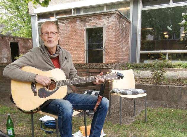 Will Selbstheilungskräfte stärken: Singleiter Jochen Bockholt aus Hannover leitet Singgruppen für Krebspatienten.