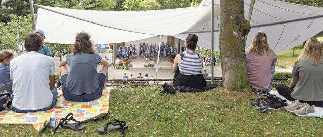 Der Gottesdienst im Kurpark Warmbad war Auftakt zur Sommerkirche in der Region Wolkenstein. Der Gottesdienst im Kurpark Warmbad war Auftakt zur Sommerkirche in der Region Wolkenstein.