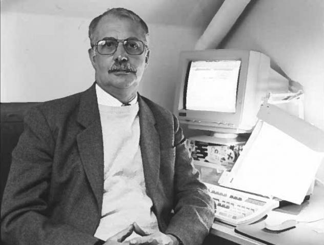 Friedbert Stöcker 1996 beim 50. Geburtstag des SONNTAG in den Redaktionsräumen.