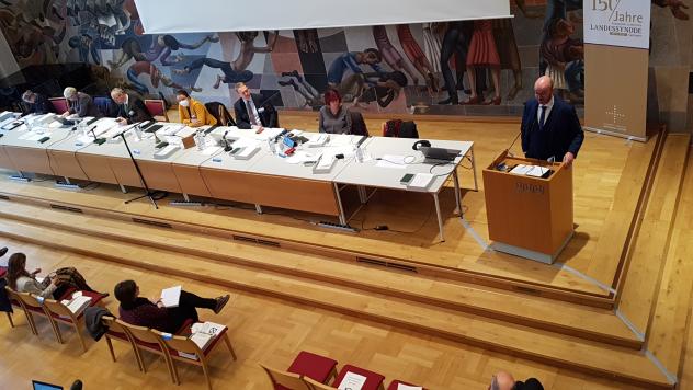 Landesbischof Tobias Bilz hält seinen Bericht vor der sächsischen Landessynode. Foto: Naumann