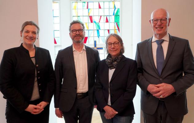 Die Diakonie-Spitzen von Vorstand und Rat (v.l.): Vorstand Wirtschaft und Recht Dr. Viola Vogel, stellvertretender Ratsvorsitzender Till Vosberg, Ratsvorsitzende Andrea Franke und Vorstandsvorsitzender Oberkirchenrat Dietrich Bauer.  Foto: Diakonie Sachsen