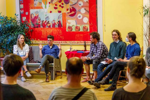 Zum Promi-Abend in der ESG Leipzig war EKD-Synodenpräses Anna-Nicole Heinrich zu Gast. © Uwe Winkler ESG Leipzig Anna-Nicole Heinrich