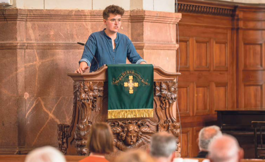 Anna-Nicole Heinrich eröffnete am Sonntag die neue Reihe der Kanzelreden in der Michaeliskirche Leipzig. Die Präses der EKD-Synode sprach zum Thema „Kirche in der Empörungsgesellschaft“. Foto: Ralf Seeger
