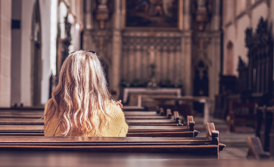Leere Kirchen: Gut besuchte Gottesdienste und volle Gotteshäuser gibt es vielerorts nur noch zu Weihnachten, denn die beiden großen Kirchen verlieren zunehmend Mitglieder. Dabei haben Christen etwas zum gesellschaftlichen Zusammenleben beizutragen. © encierro – stock.adobe.com