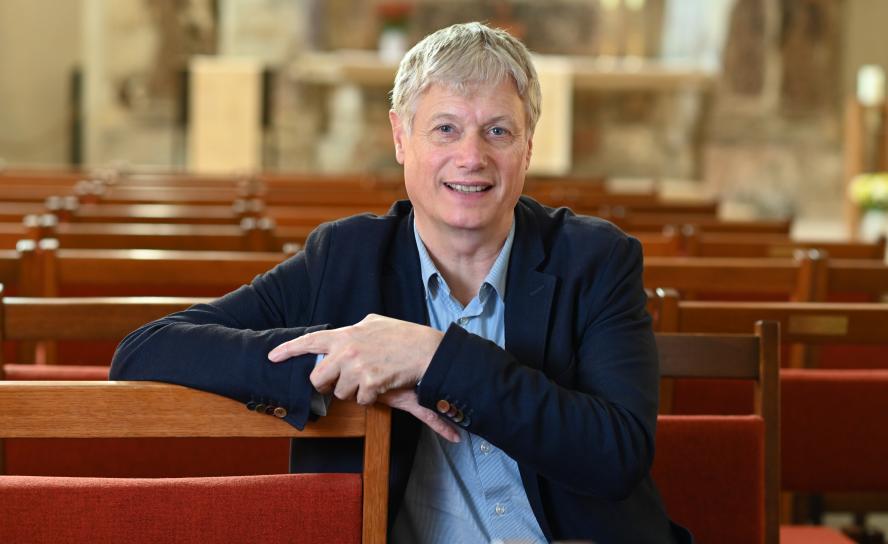 Akademiedirektor Stephan Bickhardt in der Dresdner Dreikönigskirche