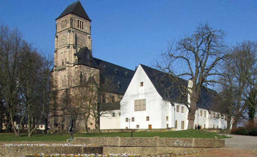Die ehemalige Klosteranlage St. Marien mit Schloßkirche und Schloßbergmuseum – die Schloßkirche beteiligt sich mit der Türmerwohnung am Festival