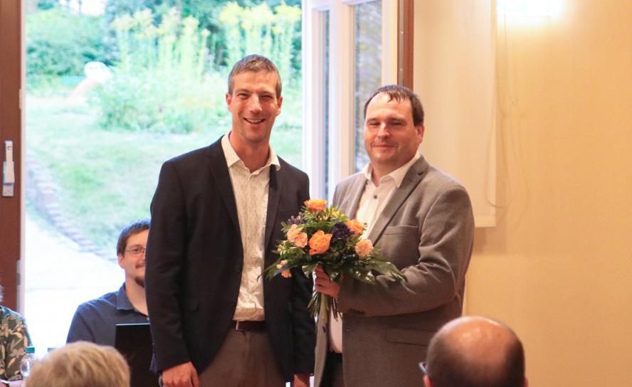 Synodenvorstand Sascha Theile (li.) mit Pfarrer Markus Pührer.
