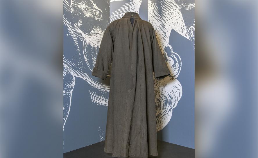 „Cuculla“ nennt sich das schwarze Obergewand mit Kragenkapuze.