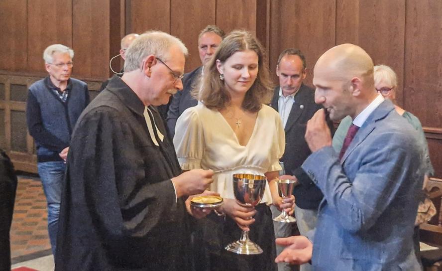 Raik Fourestier (li.) beim Abendmahl mit Landrat Stephan Meyer.