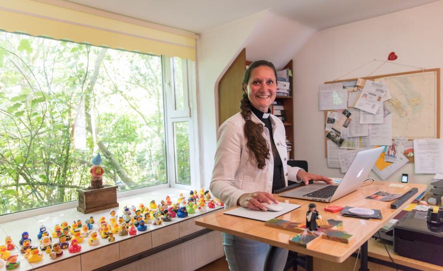 Pfarrerin Pamela Hansen experimentiert mit Künstlicher Intelligenz. Foto: U. Schacht