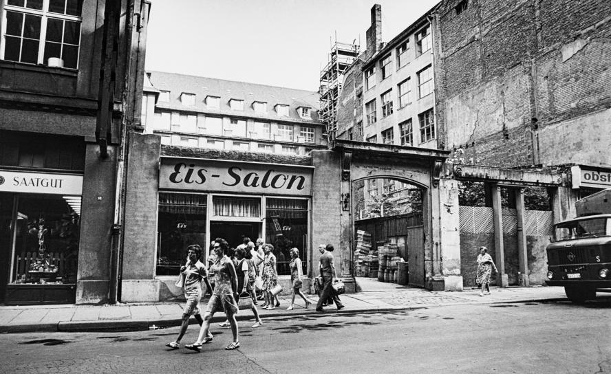 Ein Bild aus LEIPZIG 1972 (Neumarkt). © Ute Eskildsen und Timm Rautert 