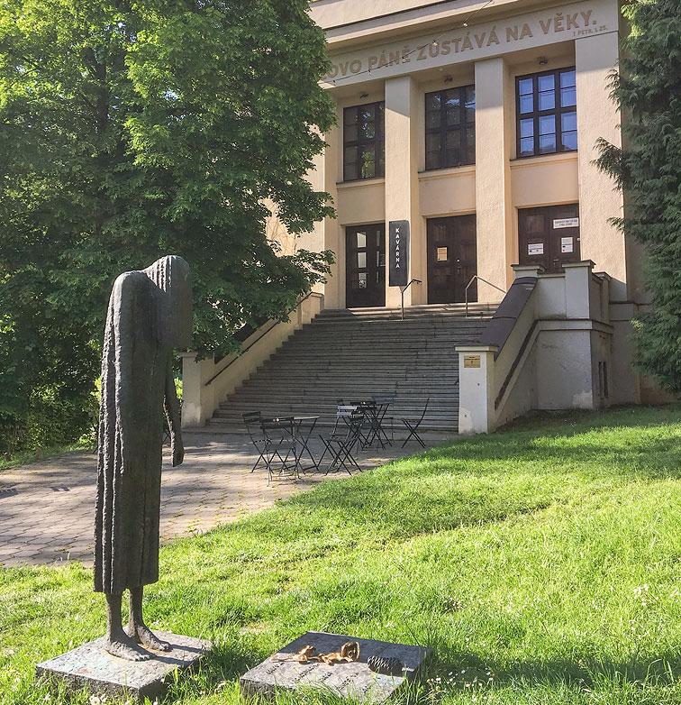 Im Stadtteil Smichov, an der Kirche der Evangelischen Gemeinde der Böhmischen Brüder, ist Anna Pokorna Pfarrerin. © epd-bild/Kilian Kirchgeßner