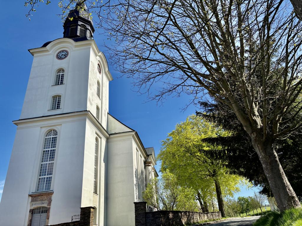 Die Kirche in Mildenau wurde 1945 nach einem Brand wiederaufgebaut. © Anna Neef