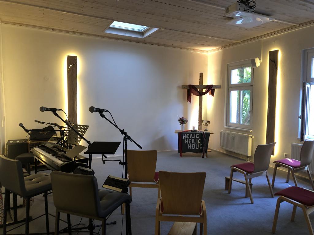 Das Innere des kleinen, aber feinen Gebetshauses in Leipzig-Connewitz. Foto: Rebecca Borbe