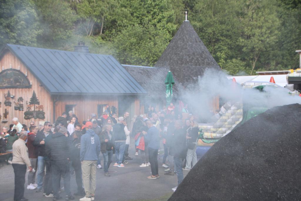 Das Meiler-Areal in der Erlebnisköhlerei Sosa/Erzgebirge. Foto: Eberhard Mädler