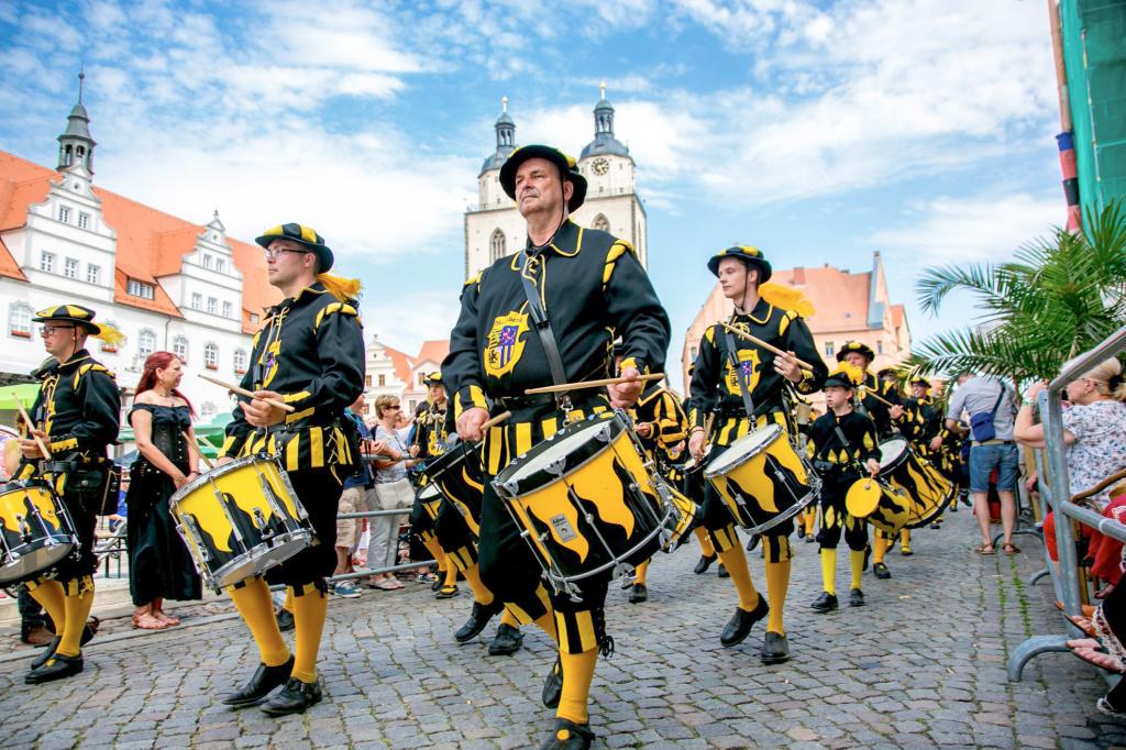 Der Umzug glich einer einzigen festlichen Kostümparade. © PR7Wittenberg-Marketing