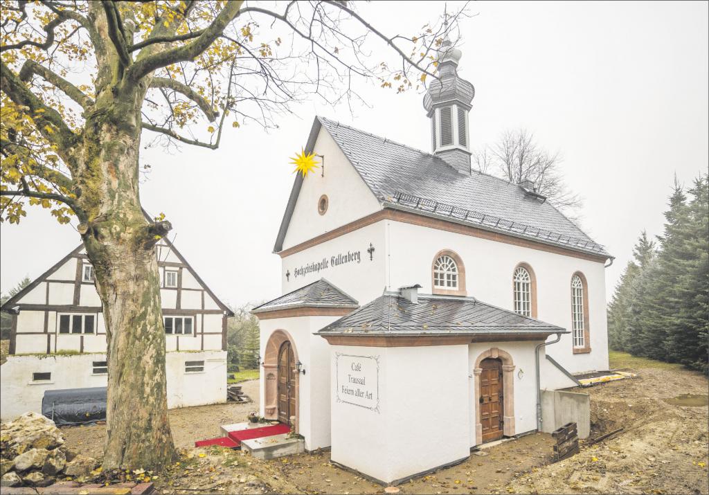 Keine Kirche, sieht nur so aus: Die Hochzeitskapelle Callenberg soll ab Ende November auch Nichtchristen die Trauung in einem Kirchengebäude ermöglichen. Das Gebäude ist komplett neu und auch als Ort zum Feiern gebaut. Foto: Jan Adler 