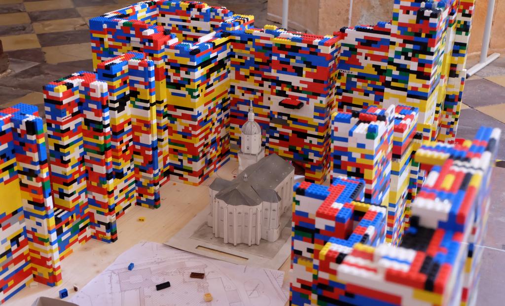 Auch aus Legosteinen kann (soll) eine Kirche werden. @Zehrfeld 