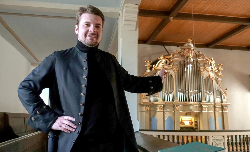 Kantor Roy Heyne wird am Pfingstsonntag an der historischen Ranfft-Orgel von 1757 in der Stadtkirche Geising Kuhnau Musik aufführen. @ Daniel Förster