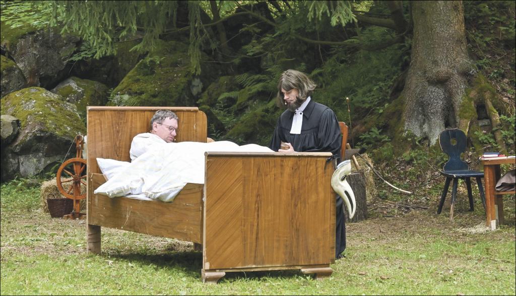 Pfarrer am Totenbett: Scheibenberg feiert seine Geschichte. An den Orgelpfeifen führten 50 Laien ein Schauspiel auf. © C. Bergmann 
