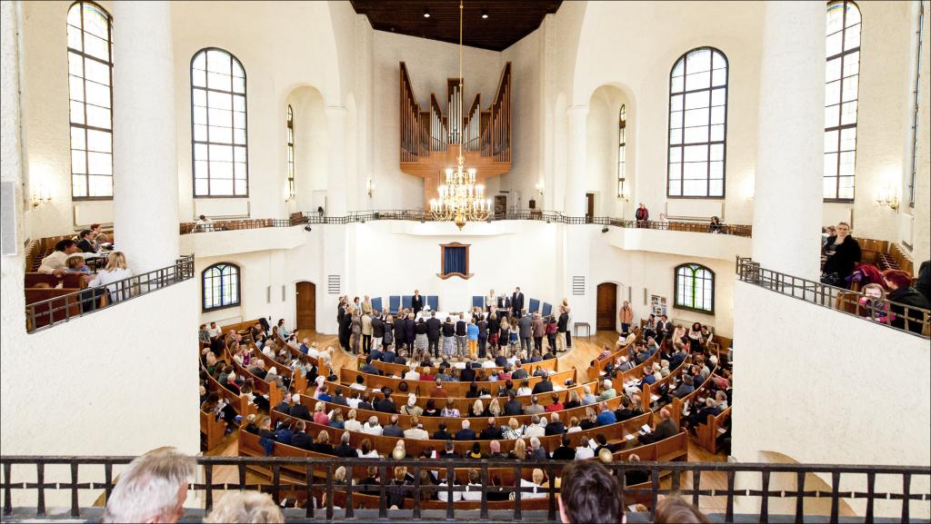 Evangelisch Reformierte Kirche in Leipzig: Nach einem Bombenangriff 1943 wurde die Kirche in schlichter Weise aufgebaut und 1949 wiedereröffnet. © Friederike Ursprung 