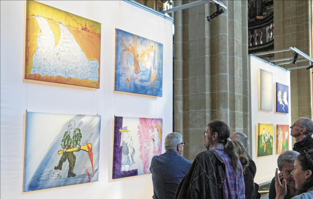 Bilder von Udo Lindenberg zu den 10 Geboten in der St.-Severin-Kirche Erfurt. Die Ausstellung findet im Rahmen des Katholikentages statt und möchte ein friedliches Zusammenleben der Menschen und Kulturen anregen. © Simon Helmers