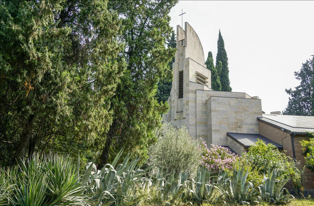 Die evangelisch-lutherische Versöhnungskirche wurde auf dem Grundstück des ehemaligen deutschen Friedhofs in Tbilisi errichtet. Auf dem Gelände befinden sich auch diakonische Einrichtungen. © André Poppowitsch