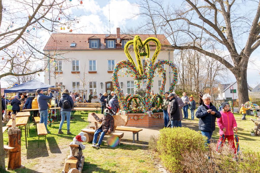 In Großpösna ist am Samstag der Osterbrunnen eröffnet worden. © Uwe Winkler