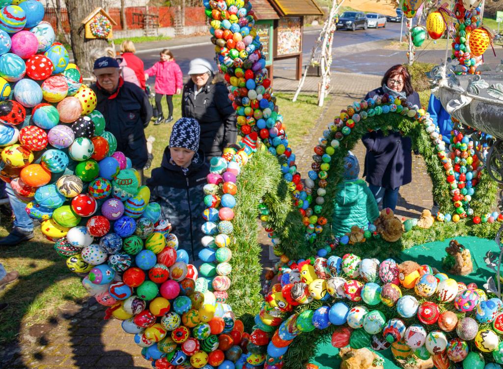 In Großpösna ist am Samstag der Osterbrunnen eröffnet worden. © Uwe Winkler